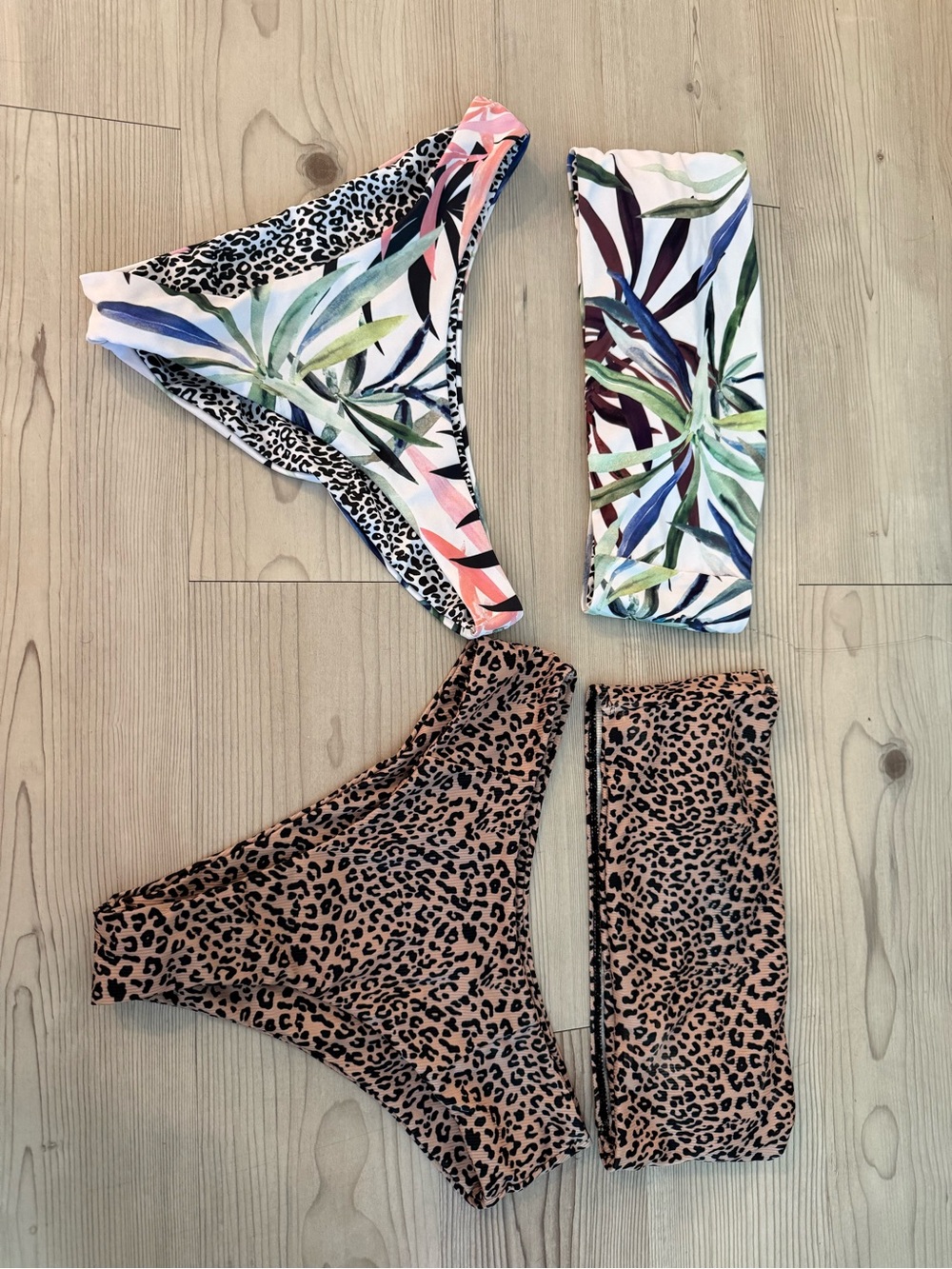 Bag of bikinis & swimsuits - Picture 2 of 9